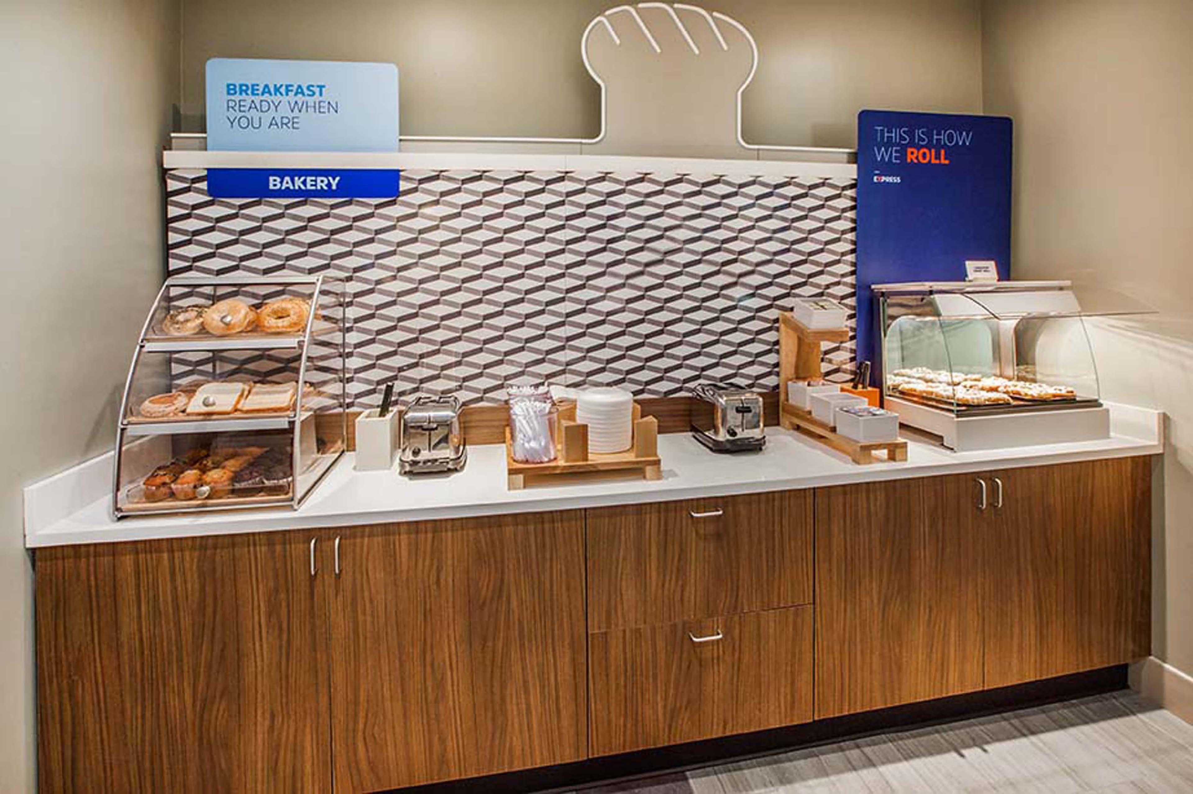 Holiday Inn Express Hotel & Suites Henderson - Traffic Star By Ihg Eksteriør billede