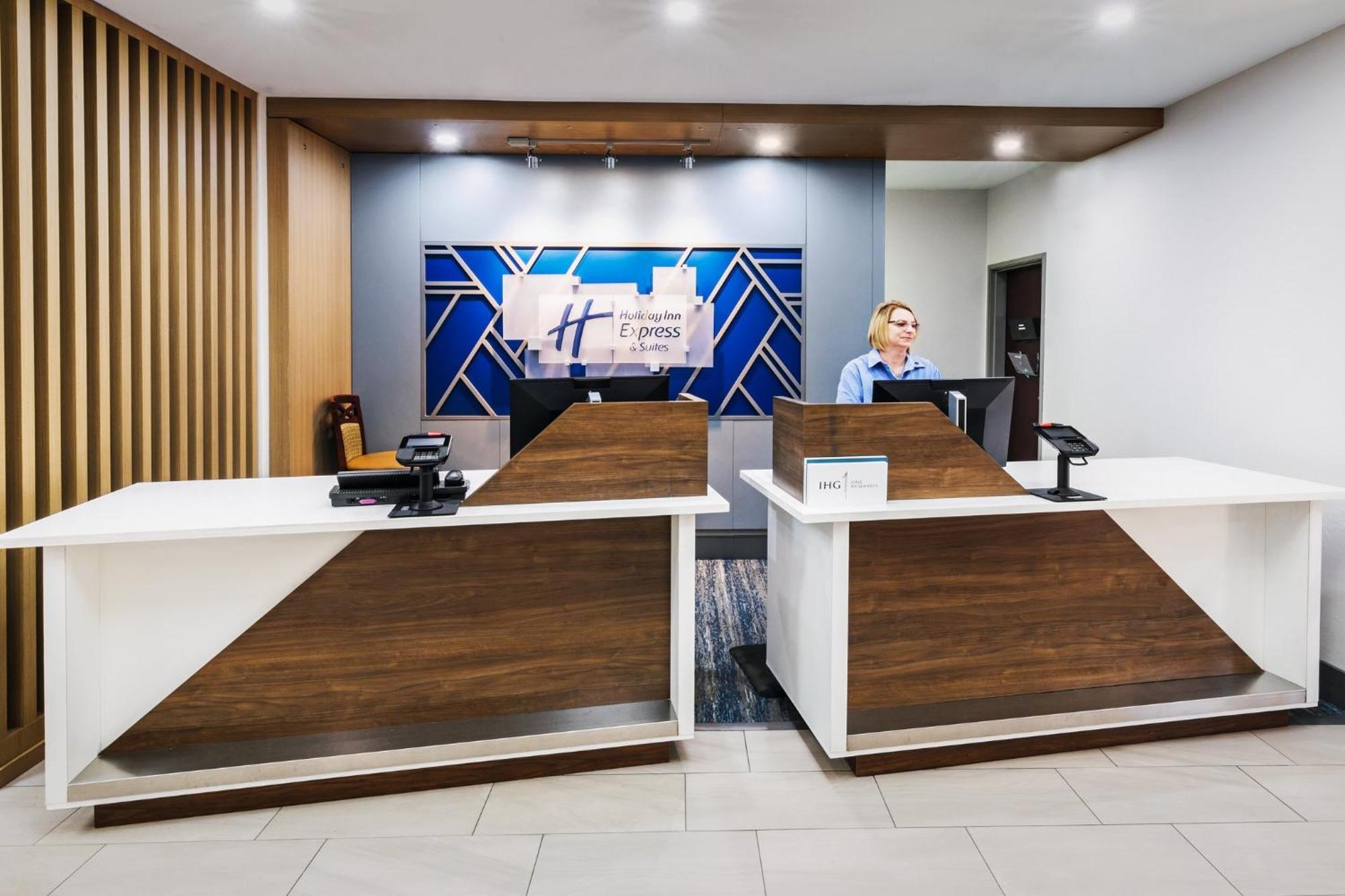Holiday Inn Express Hotel & Suites Henderson - Traffic Star By Ihg Eksteriør billede