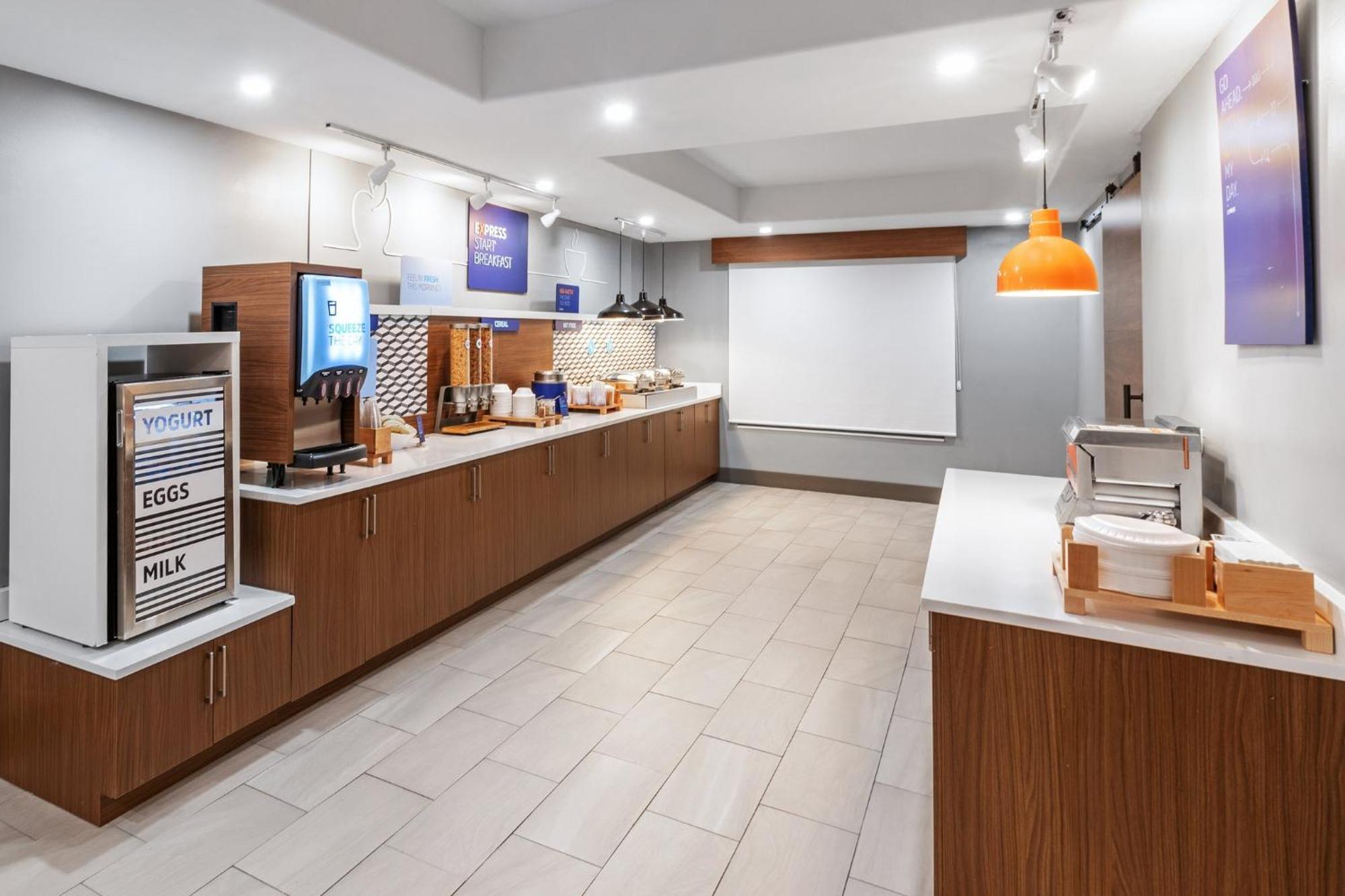 Holiday Inn Express Hotel & Suites Henderson - Traffic Star By Ihg Eksteriør billede