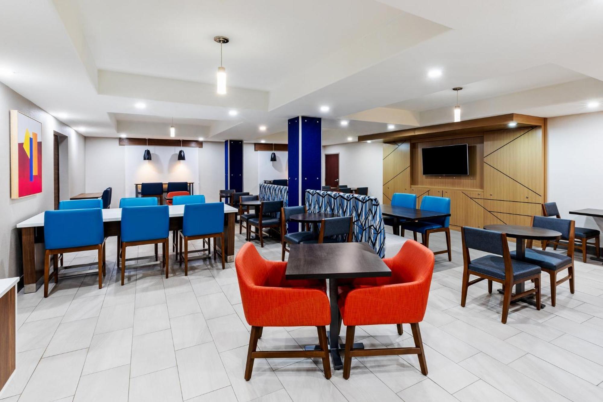 Holiday Inn Express Hotel & Suites Henderson - Traffic Star By Ihg Eksteriør billede