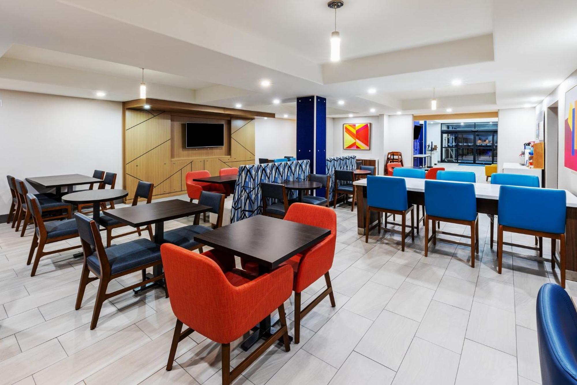 Holiday Inn Express Hotel & Suites Henderson - Traffic Star By Ihg Eksteriør billede
