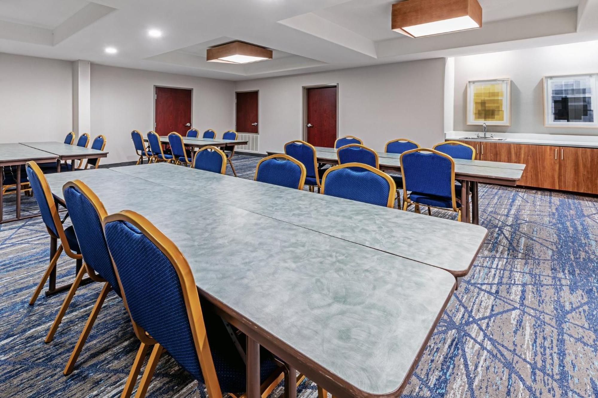 Holiday Inn Express Hotel & Suites Henderson - Traffic Star By Ihg Eksteriør billede