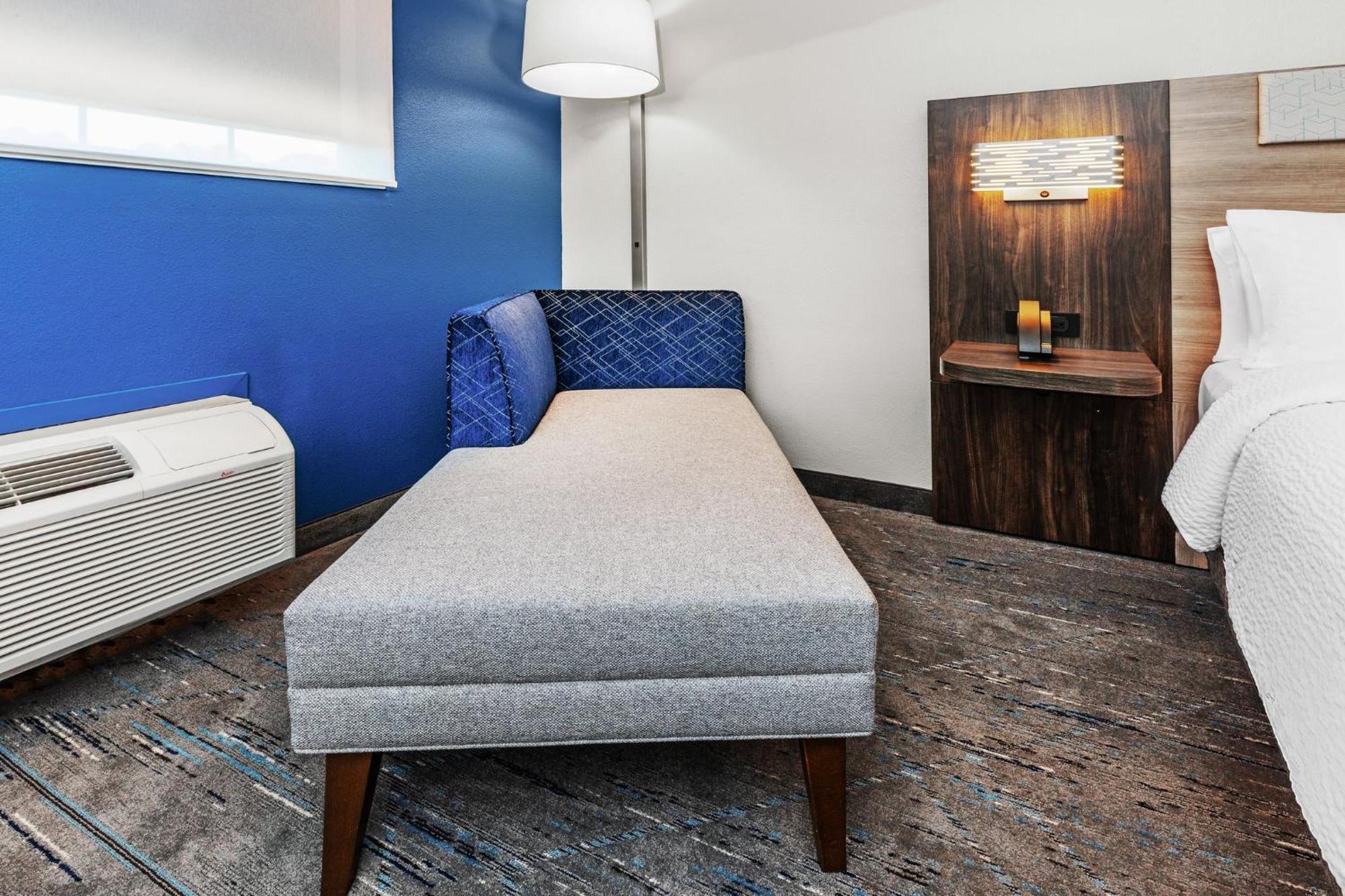 Holiday Inn Express Hotel & Suites Henderson - Traffic Star By Ihg Eksteriør billede
