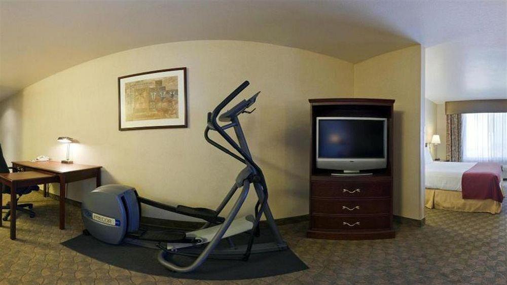 Holiday Inn Express Hotel & Suites Henderson - Traffic Star By Ihg Eksteriør billede