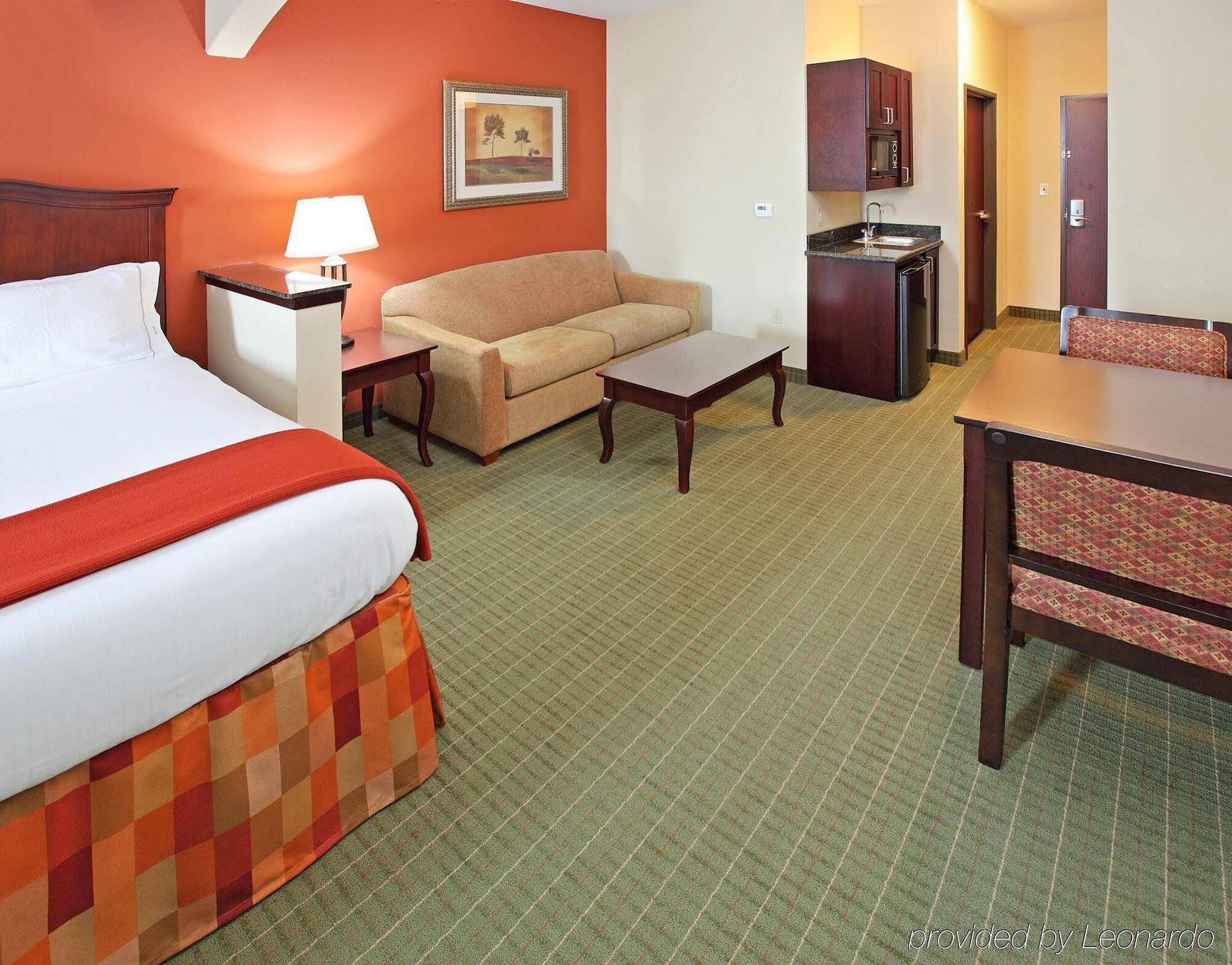 Holiday Inn Express Hotel & Suites Henderson - Traffic Star By Ihg Eksteriør billede