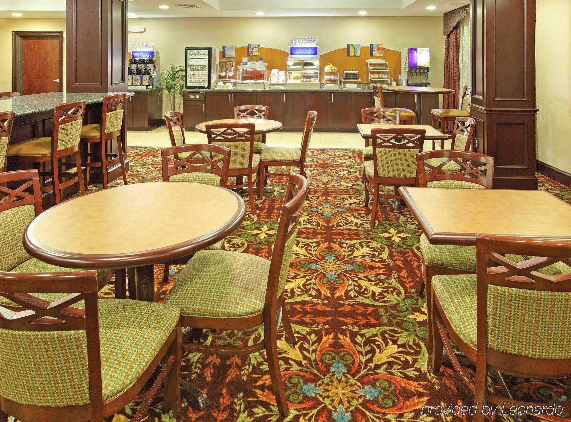Holiday Inn Express Hotel & Suites Henderson - Traffic Star By Ihg Eksteriør billede